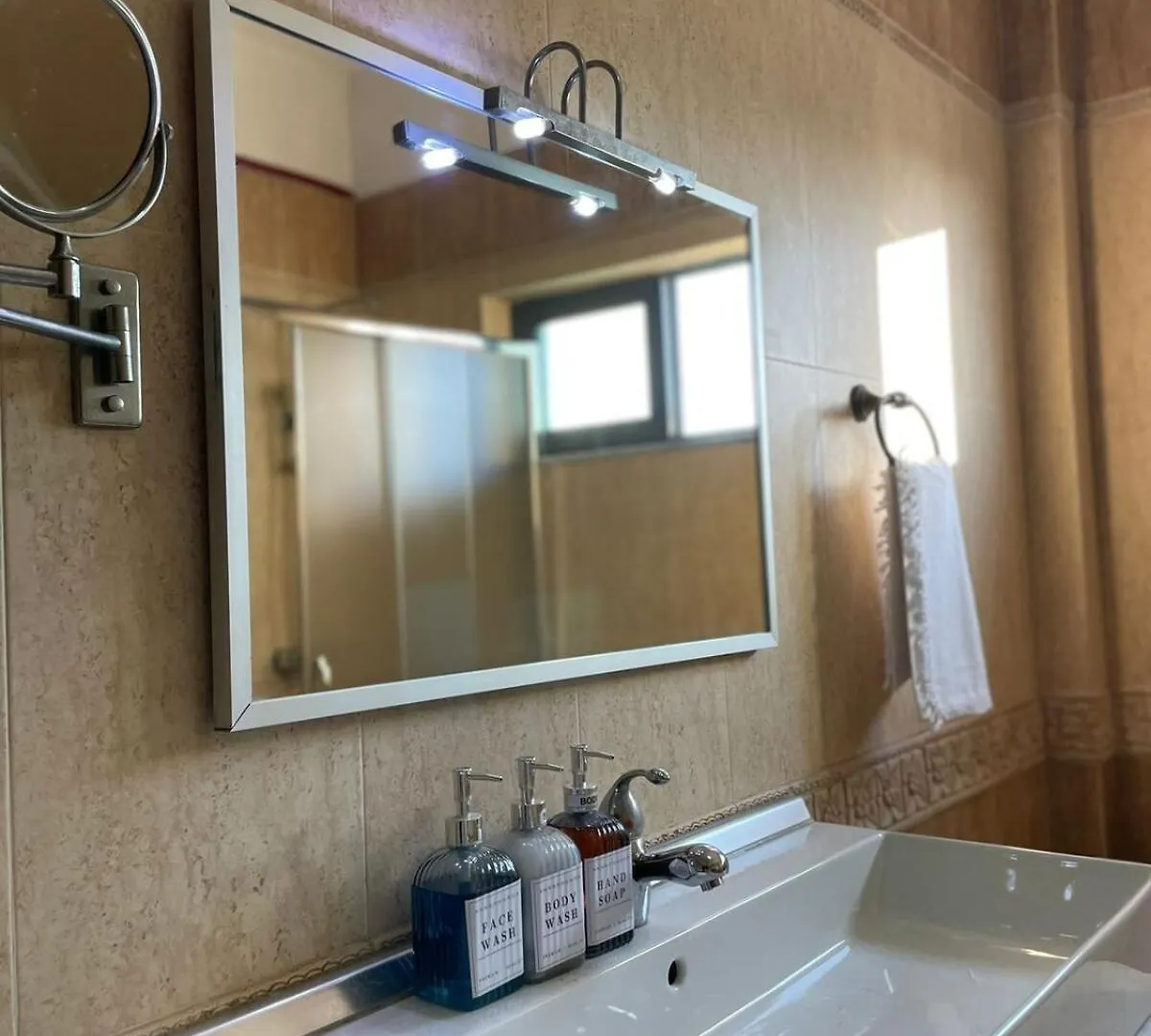 Apartamento Tirana Grand Nest With 2 Balconies 0*,
