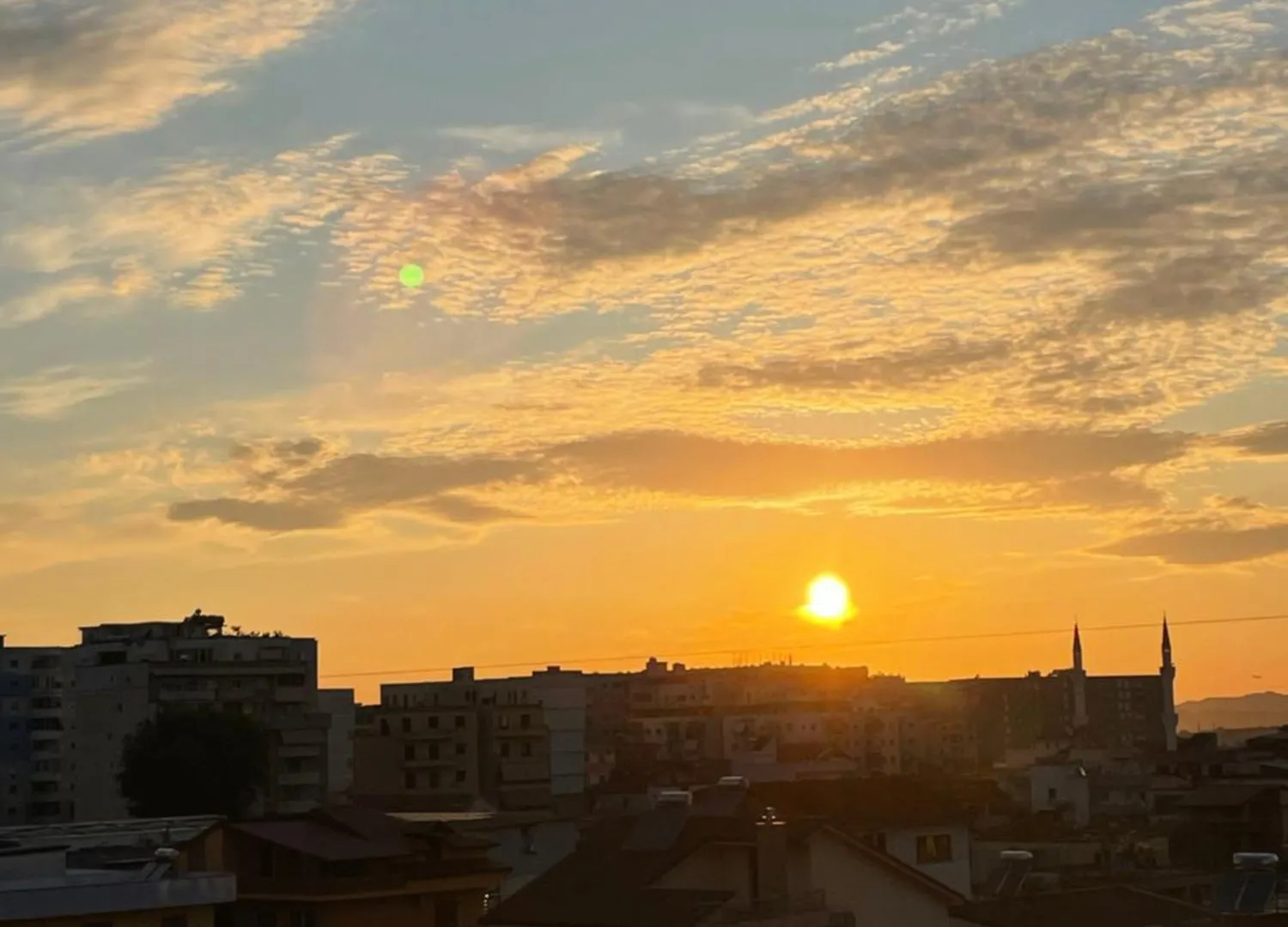 アパート Tirana Grand Nest With 2 Balconiesアパートメント
